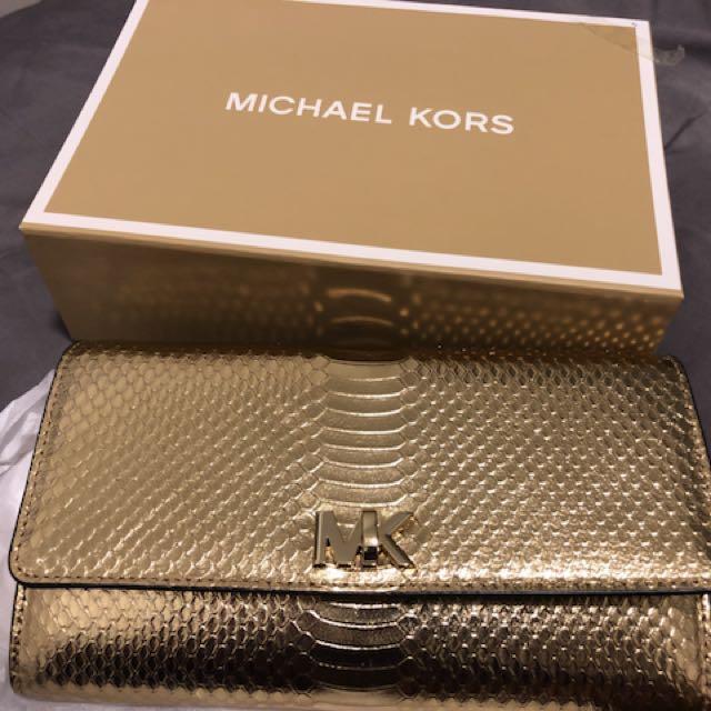 michael kors gold sling bag