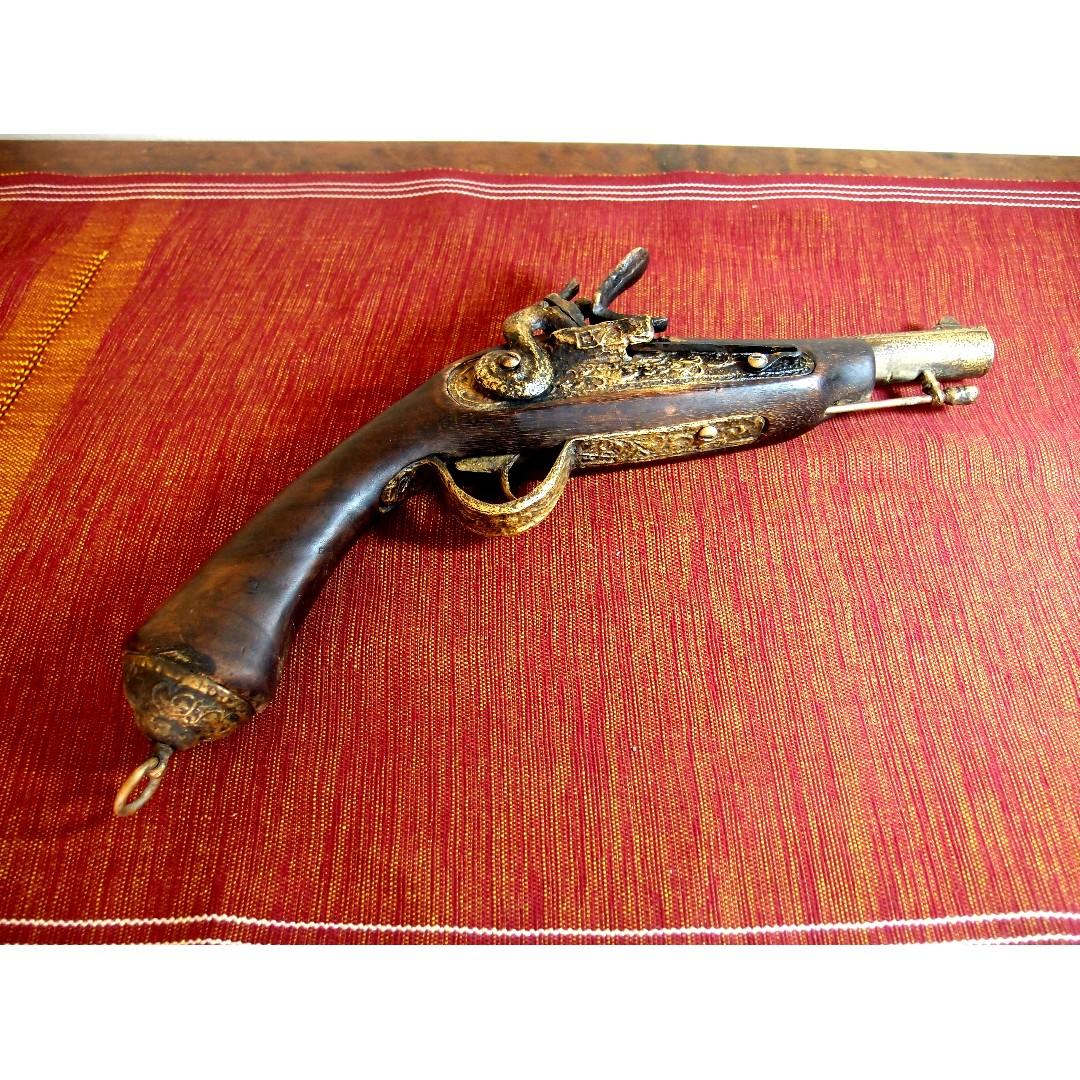 see ad. DUTCH Flintlock Pistol 1/1 scale Vintage Life-like Hobby kit F37 