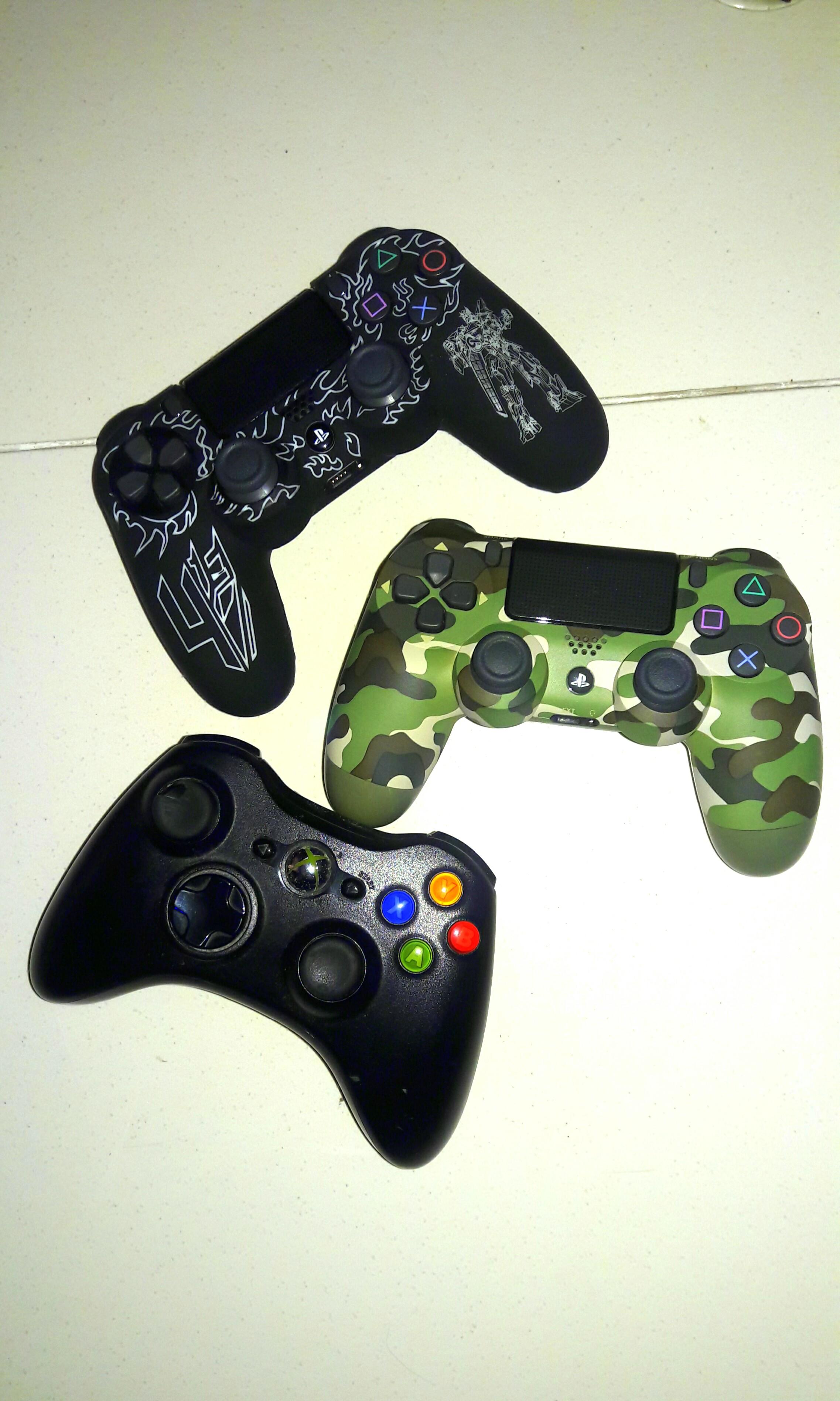 Game Controller (Category: Controllers) located in Singapore. Submitted by hungrybear (Listing ID 211160915, Image 1). Description: GREAT CONDITION : 9.5/10 □CONTROLLERS□ XBOX CONTROLLER ~ $25 PS4 CONTROLLER ~ $28 ~~~~~~~~~~~~~~~~~~~~~ SOLD CONTROLLERS >PS4 ARMY DESIGN $28 >PS4 TRANSFORMER DESIGN $30.
