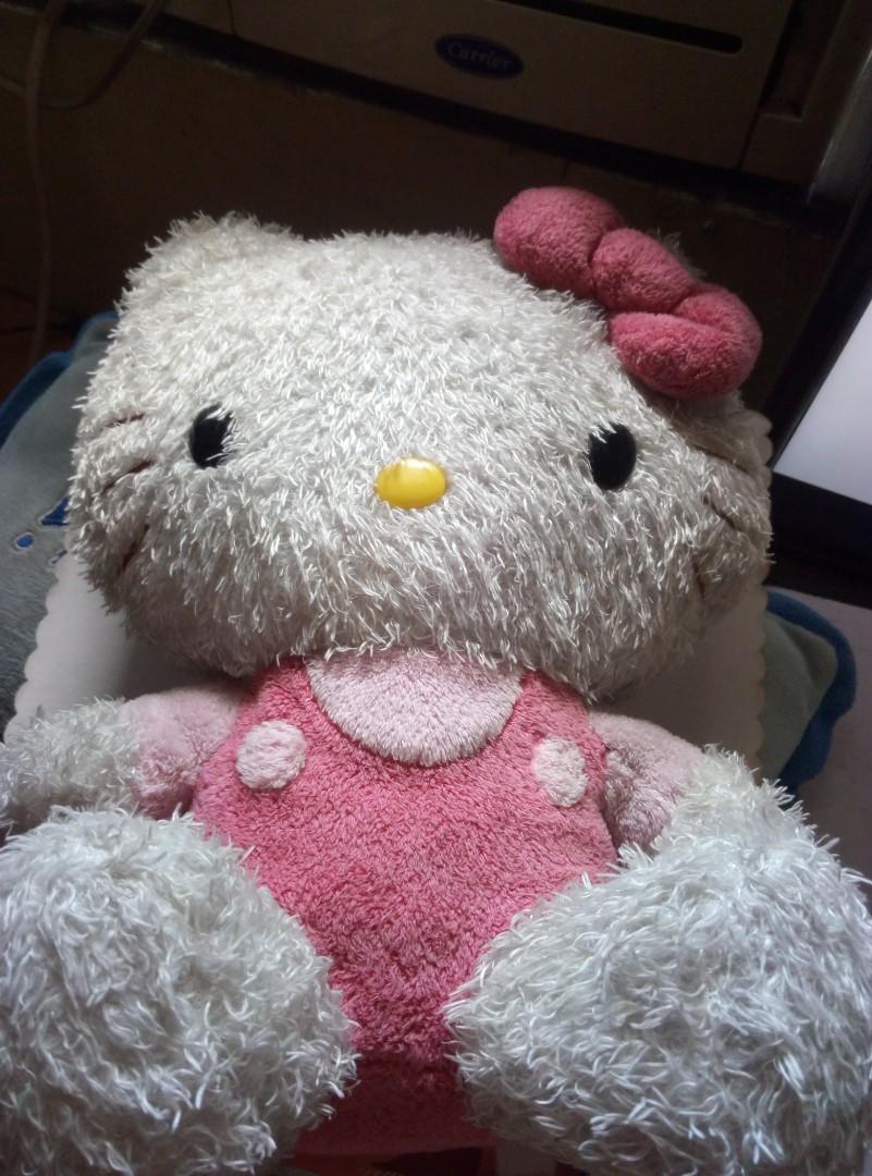 Imported Branded Stuff Toys (Category: Plushies & Soft Toys) located in Marikina City. Submitted by whimpsypink (Listing ID 211138449, Image 1). Description: Assorted Branded Stuff toys Imported all bought abroad Hello Kitty lion king simba Teddy Mr. Bean Angelina Hugs and Kisses US Wag Dog No rips, hole, stain Need to be clean..