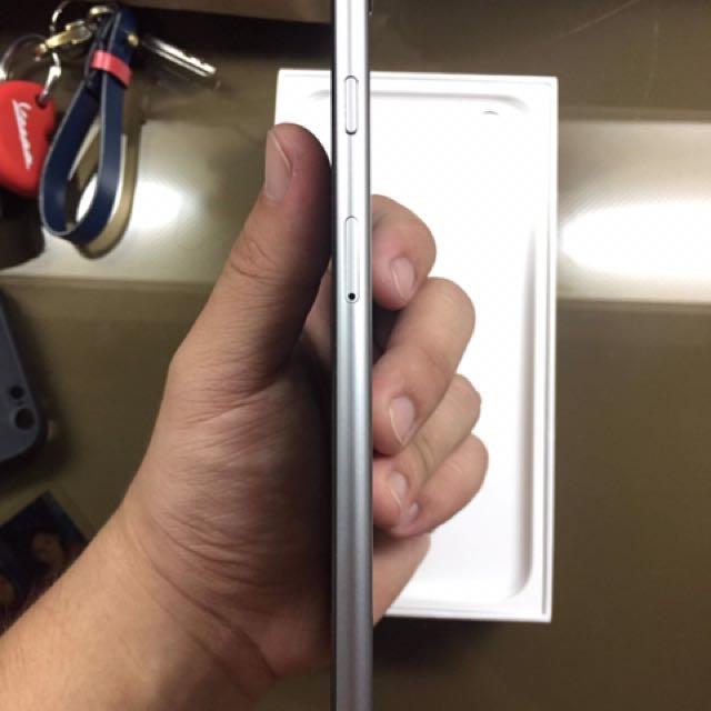 Iphone 6s+ 64 (Category: iPhone 6 Series) located in Manila. Submitted by kyleramooos (Listing ID 211143791, Image 3). Description: Iphone 6s Plus complete 64gb Factory unlocked Smooth condition No scratch No dent No issue Pristine condition With case, box and headset.