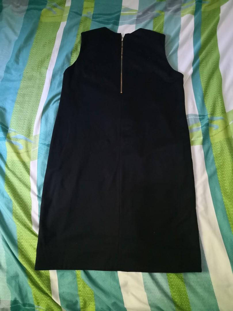 Plains and Prints Dress (Category: Dresses) located in Baliuag. Submitted by practicalself (Listing ID 211105419, Image 3). Description: Preloved but well loved. Plus sf #best2019.