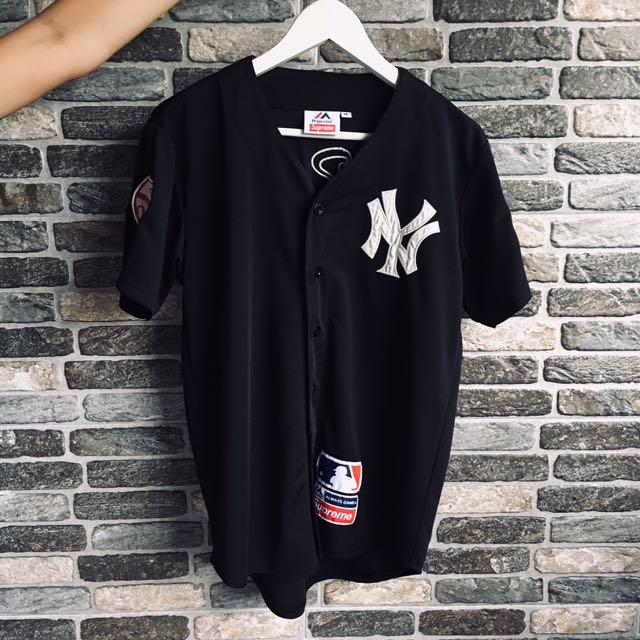 Supreme New York Yankees Baseball Shirt/ Jersey (Black), Men's Fashion,  Activewear on Carousell