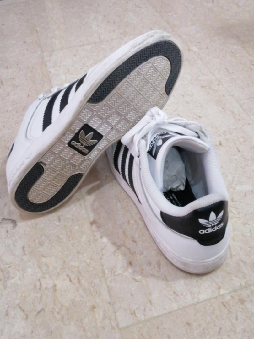 Adidas Varial Low(skate shoes), Men's Fashion, Footwear, Sneakers on  Carousell