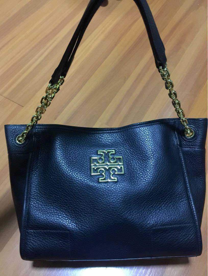 Authentic Tory Burch Britten Slouchy Tote, Luxury, Bags & Wallets on  Carousell