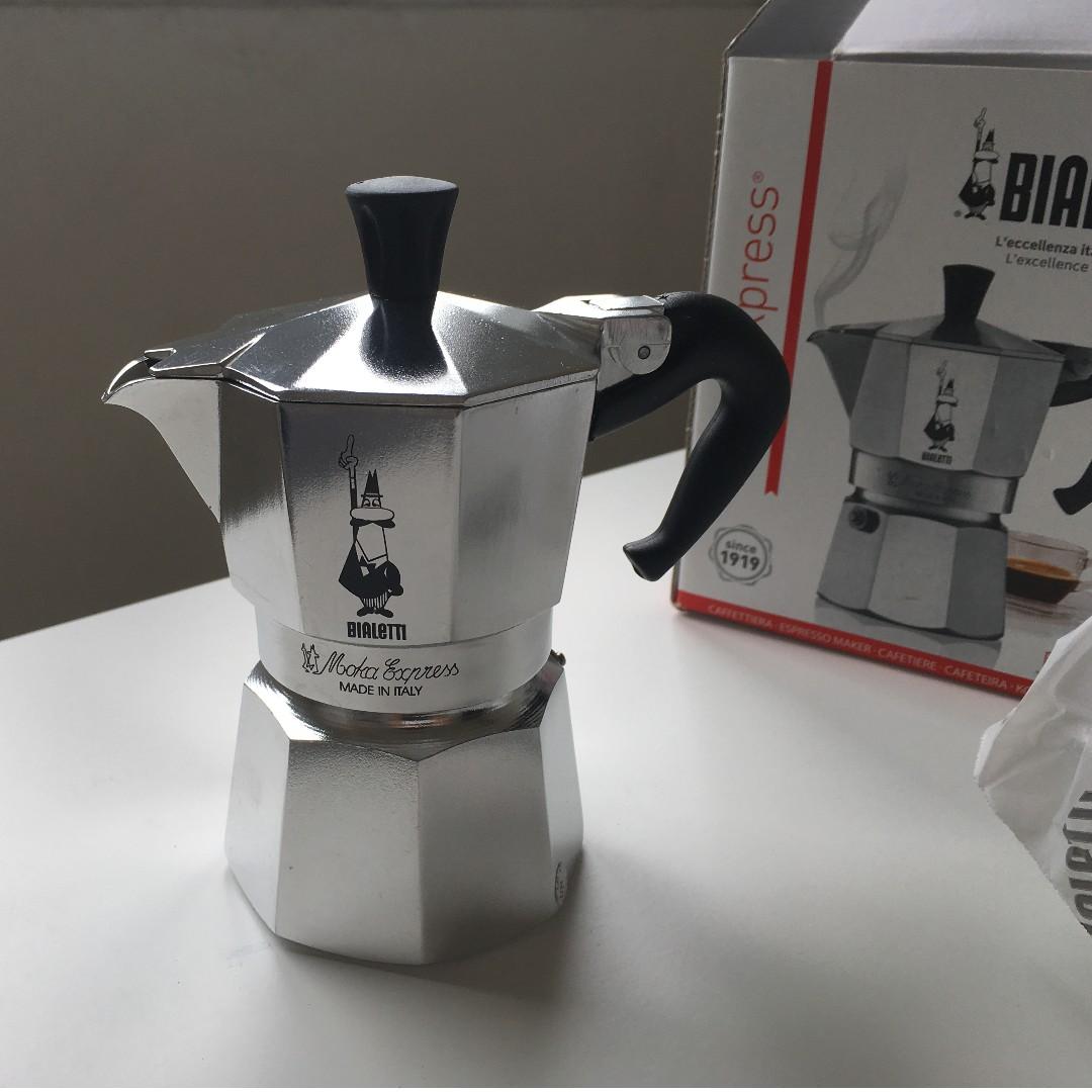 Bialetti Moka Express Moka Pot Coffee Maker Kitchen Appliances Di Carousell