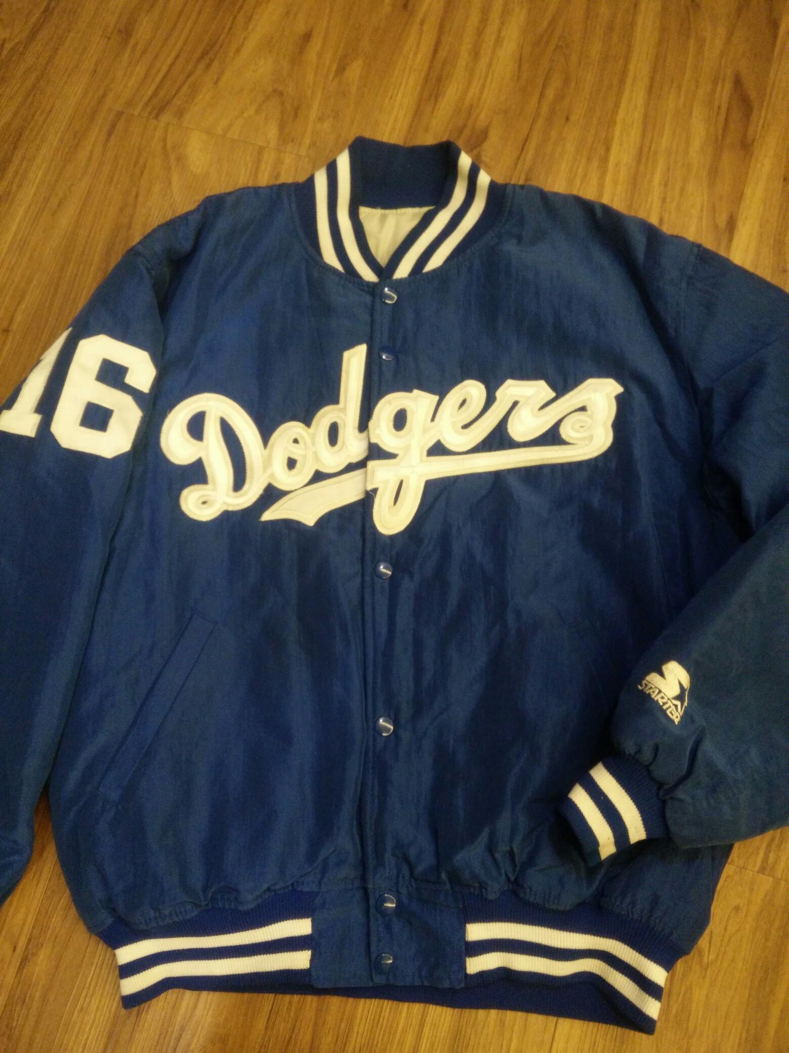 Dodgers Starter jacket (Category: Coats, Jackets and Outerwear) located in Petaling Jaya. Submitted by chotz_pocket (Listing ID 211385113, Image 2). Description: Authentic Made in Usa Size L Condition 9/10 Armpit 27"inch Length 29"inch Shoulder 21"inch Sleeve 25"inch Pls chat Tq :).