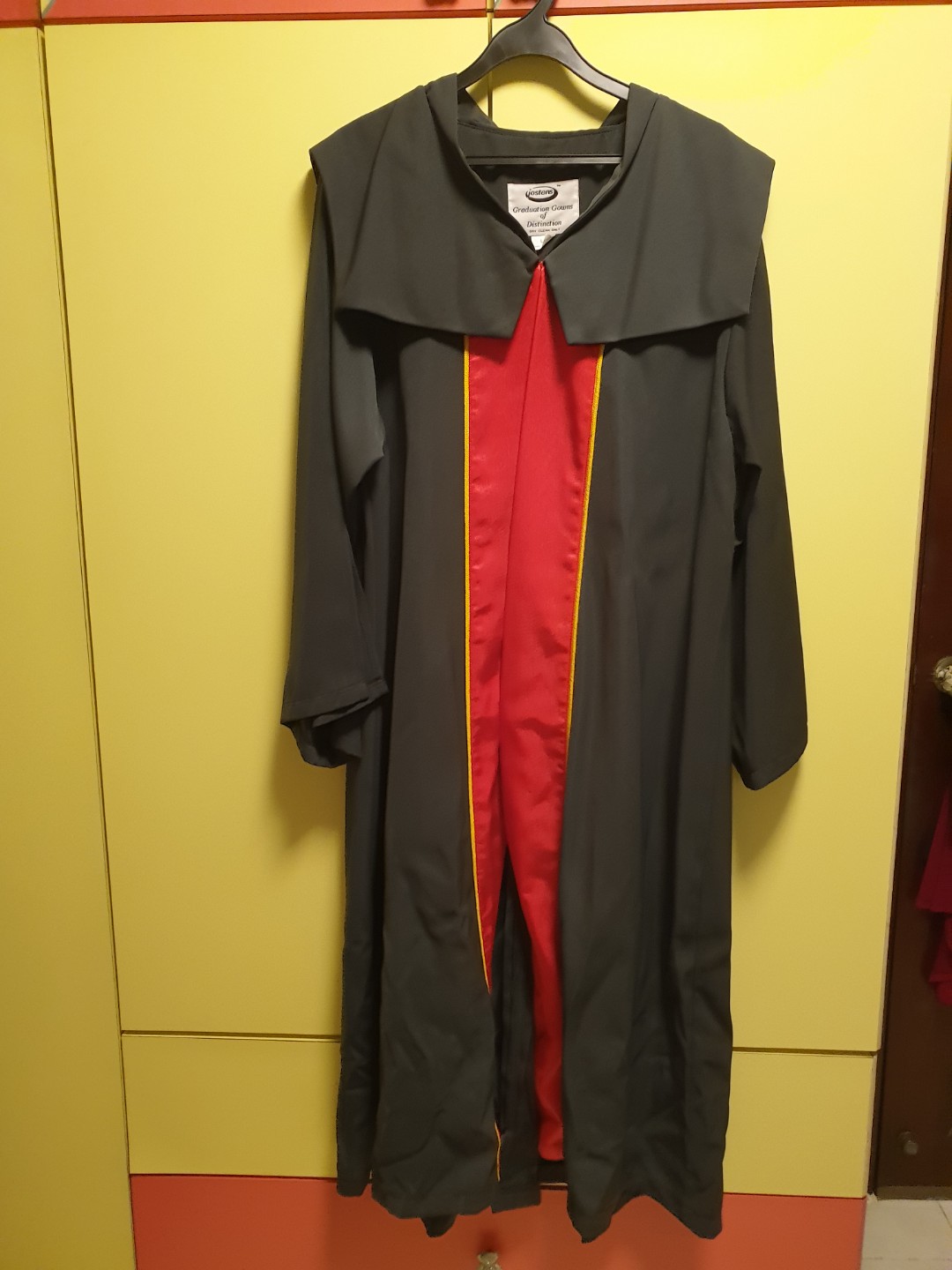 Graduation robe TP grad gown for sale, Women's Fashion, New