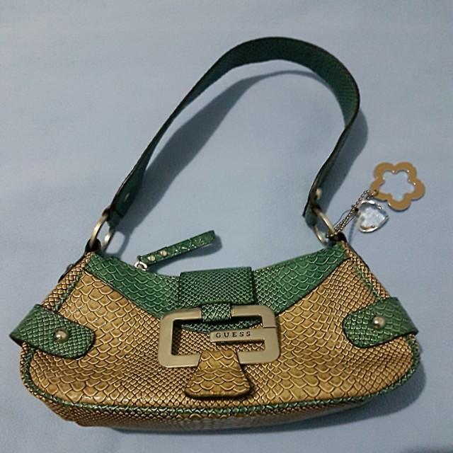Guess Croc-Skin Bag (Category: Cross-body Bags) located in Paranaque City. Submitted by mamaalphaecho (Listing ID 211324492, Image 1). Description: FIXED PRICE = READ THE ENTIRE AD PRIOR TO INQUIRY. Click "READ MORE" = Used once then stored. EUC. Hardware just needs polishing. Color: Jade Multi Material: Faux croc skin Purchased in the US. This is a used item so please manage your expectations. Price is FIRM. Lowballers will not be entertained. P