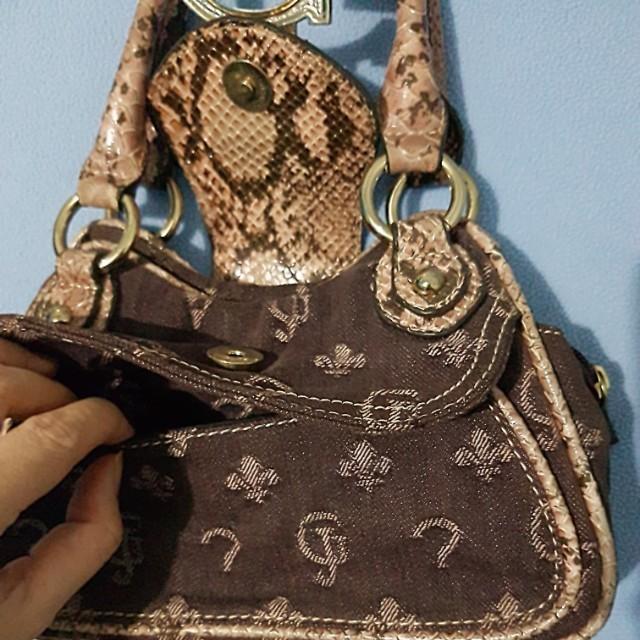 Guess Purple Bag (Category: Cross-body Bags) located in Paranaque City. Submitted by mamaalphaecho (Listing ID 211322285, Image 2). Description: FIXED PRICE = READ THE ENTIRE AD PRIOR TO INQUIRY. Click "READ MORE" = Used. Denim fabric and faux croc skin materials. In good condition. Looks small but can accommodate a lot of stuff. Purchased in the US. This is a used item so please manage your expectations. Price is FIRM. Lowballers will not be ent