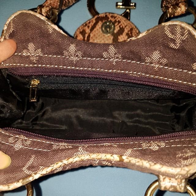 Guess Purple Bag (Category: Cross-body Bags) located in Paranaque City. Submitted by mamaalphaecho (Listing ID 211322285, Image 3). Description: FIXED PRICE = READ THE ENTIRE AD PRIOR TO INQUIRY. Click "READ MORE" = Used. Denim fabric and faux croc skin materials. In good condition. Looks small but can accommodate a lot of stuff. Purchased in the US. This is a used item so please manage your expectations. Price is FIRM. Lowballers will not be ent