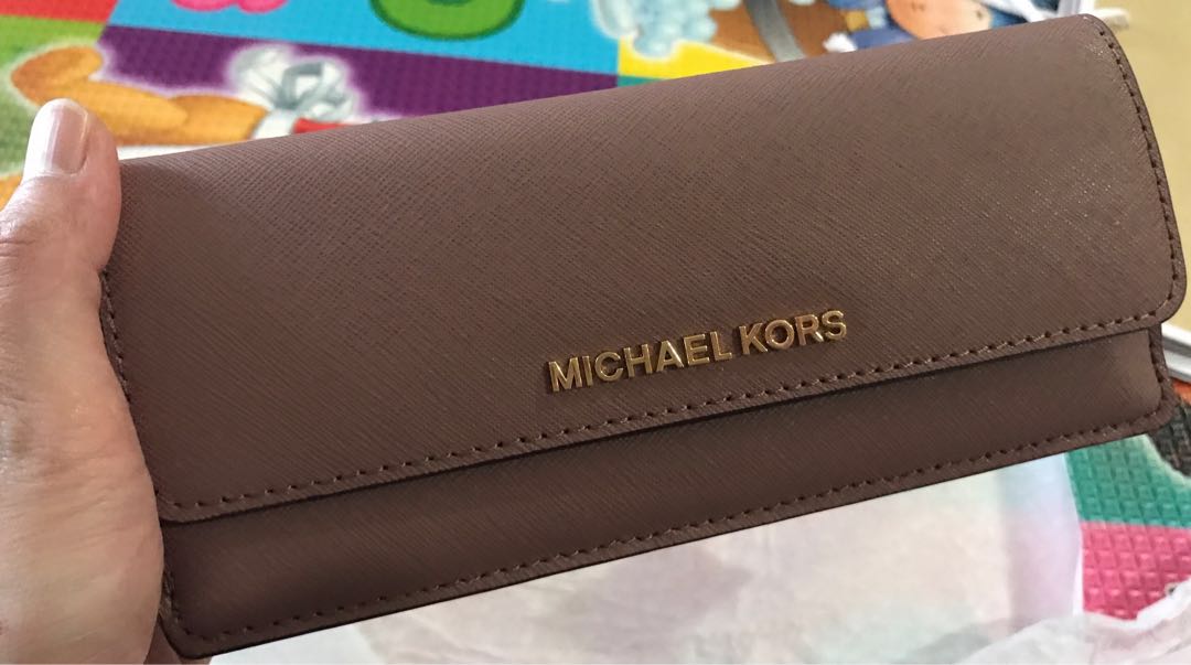 NEW Michael Kors Flat Slim Wallet Good Buy Women s Fashion