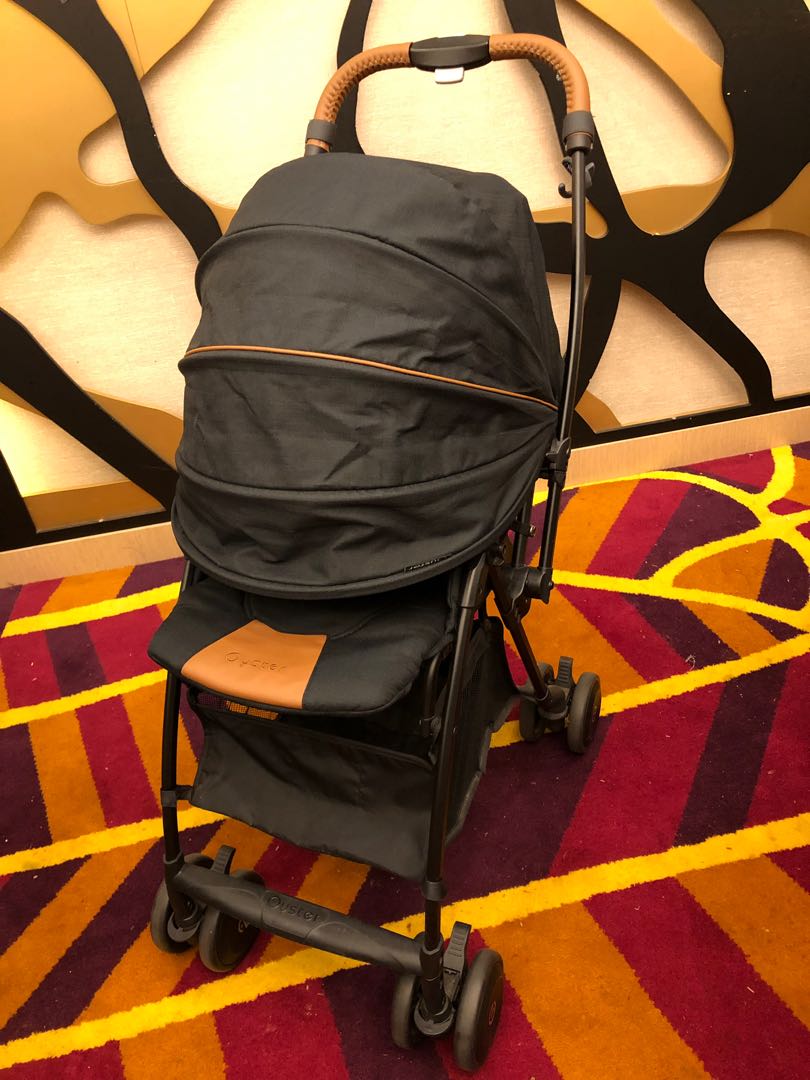 Oyster shop spin stroller