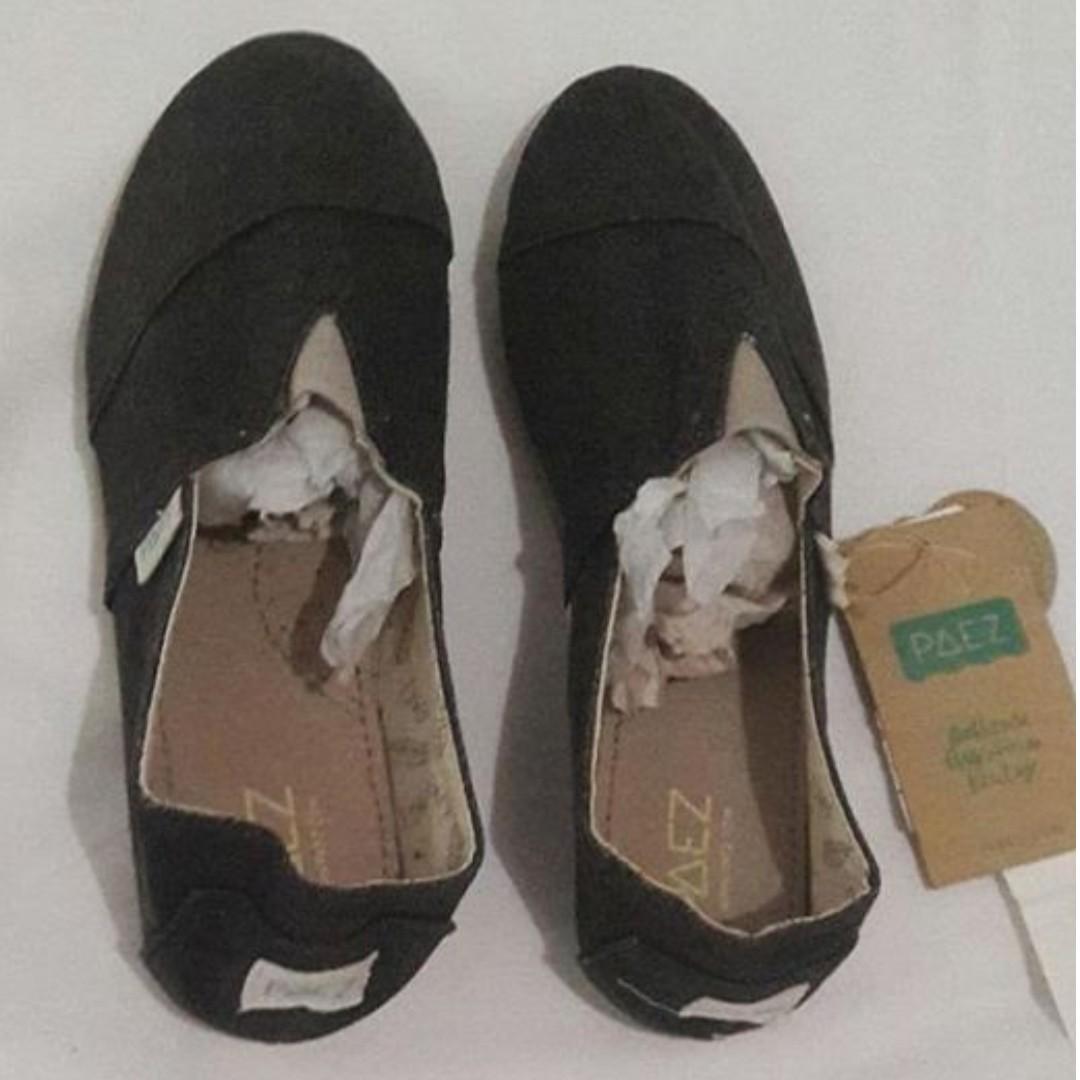 SALE! Paez Cork Canvas Black (Category: Sneakers) located in Manila. Submitted by changingseasons_ph (Listing ID 211365043, Image 2). Description: Paez Cork Canvas Black Size: 5 Price: 550 only + SF Original prize: 2,495.