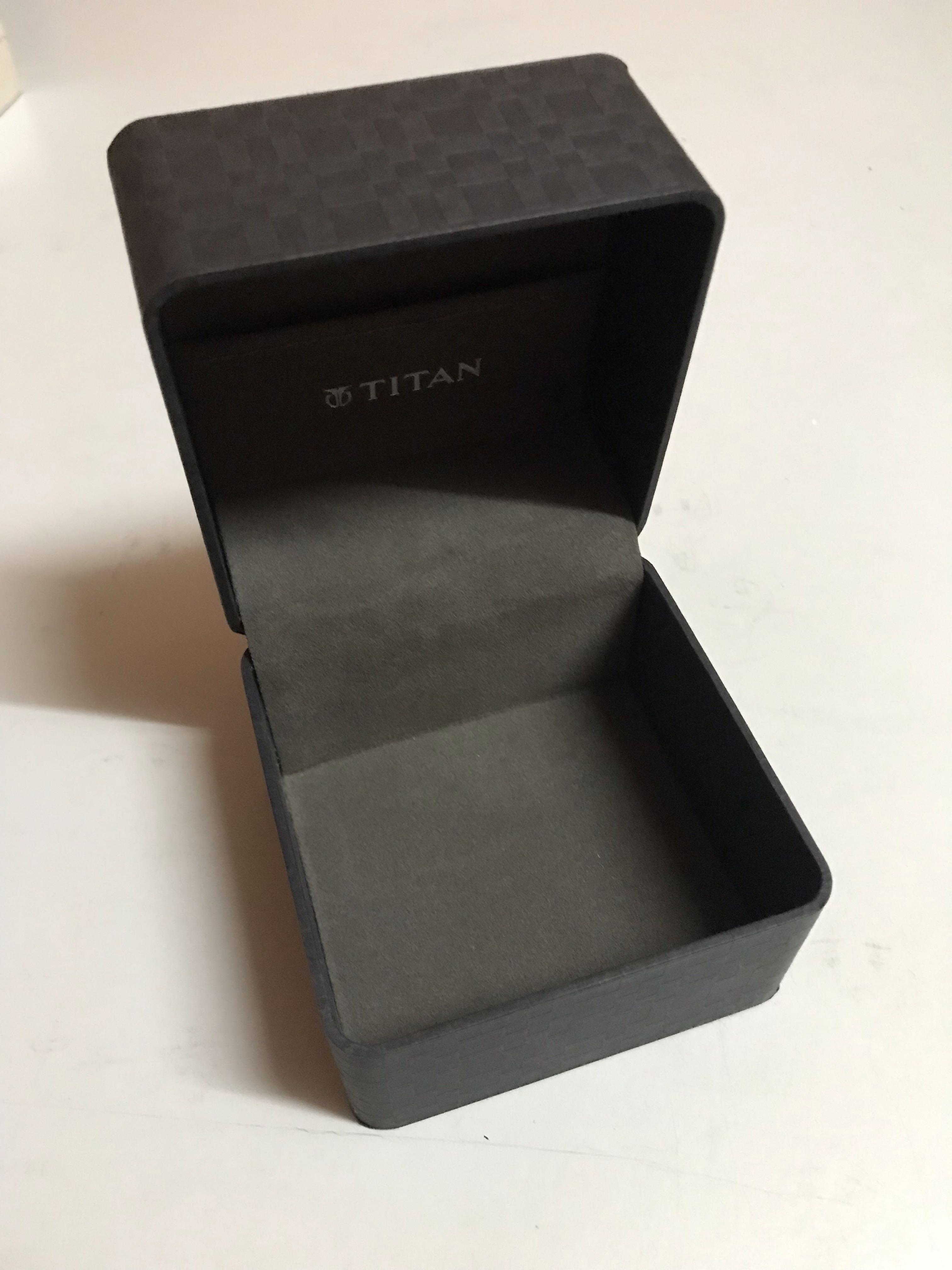 Titan watch box online outlet