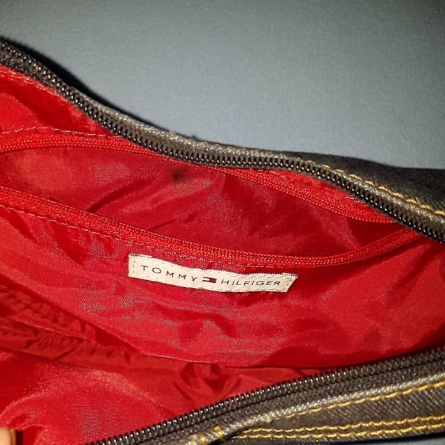 Tommy Hilfiger Denim Bag (Category: Cross-body Bags) located in Paranaque City. Submitted by mamaalphaecho (Listing ID 211320534, Image 2). Description: FIXED PRICE = READ THE ENTIRE AD PRIOR TO INQUIRY. Click "READ MORE" = Used. Needs cleaning. No holes nor tears. Purchased in the US. This is a used item so please manage your expectations. Price is FIRM. Lowballers will not be entertained. Payment is thru bank deposit (BDO, Metrobank or BPI). No