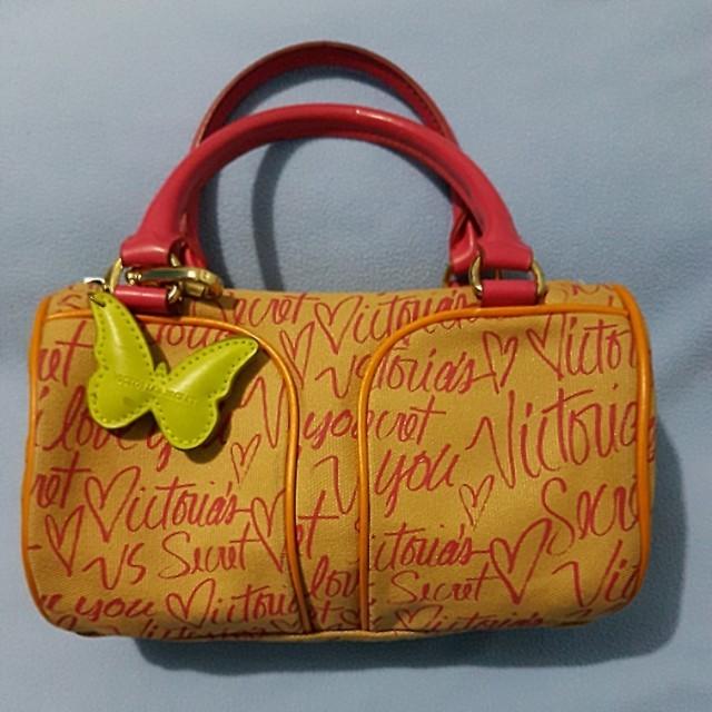 Victoria's Secret Bag (Category: Beach Bags) located in Paranaque City. Submitted by mamaalphaecho (Listing ID 211326611, Image 1). Description: FIXED PRICE = READ THE ENTIRE AD PRIOR TO INQUIRY. Click "READ MORE" = Used. Fabric/muslin material. Small bag but it's really spacious inside. Needs cleaning. With ink stain inside. Didn't affect the outside bottom portion. No holes or tears. Purchased in the US. This is a used item so please manage you