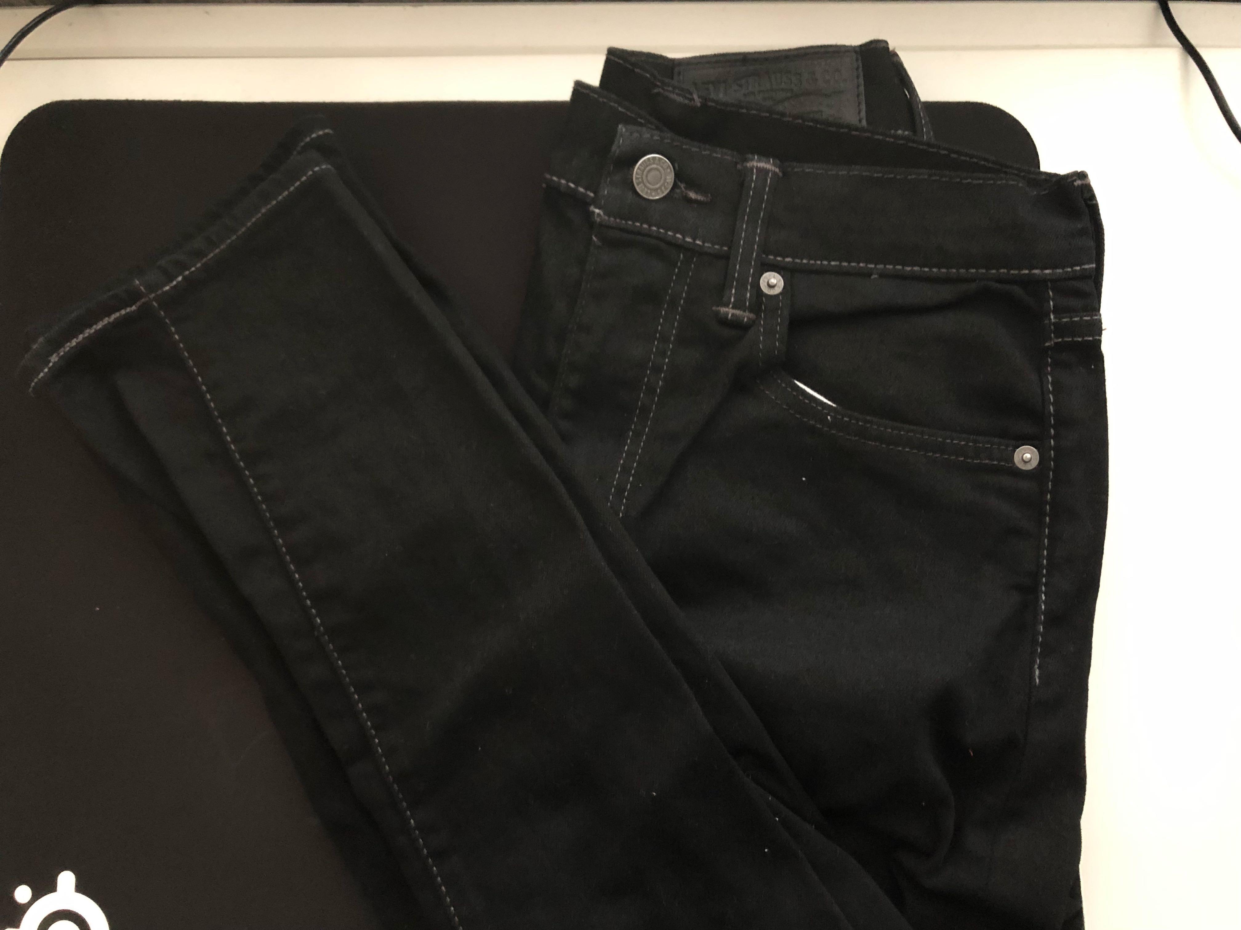 looking for levi jeans