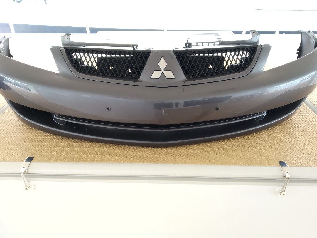 Mitsubishi Lancer GLX cs3 2009 original sport front bumper Car