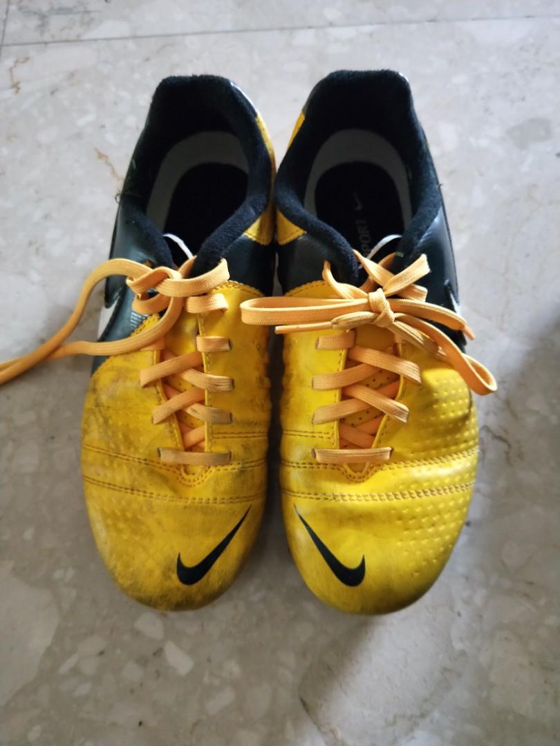 children soccer boots