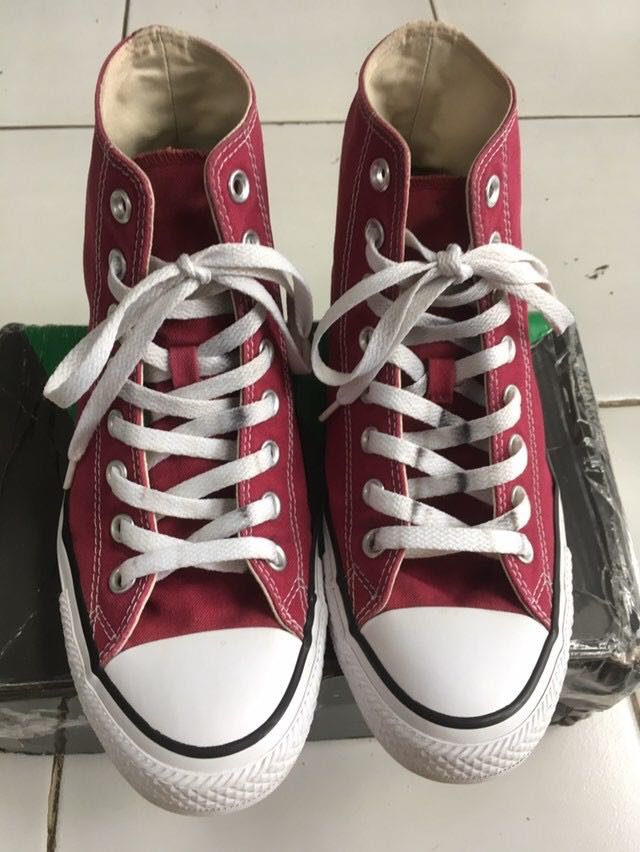 converse merah maroon