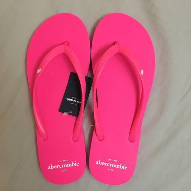 abercrombie rubber flip flops