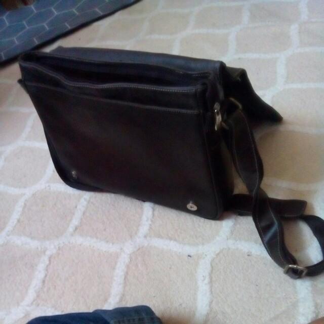 document bag (Category: Others) located in Kuala Lumpur. Submitted by pakdinnn__ (Listing ID 211648017, Image 3). Description: brand boss..seldom used...