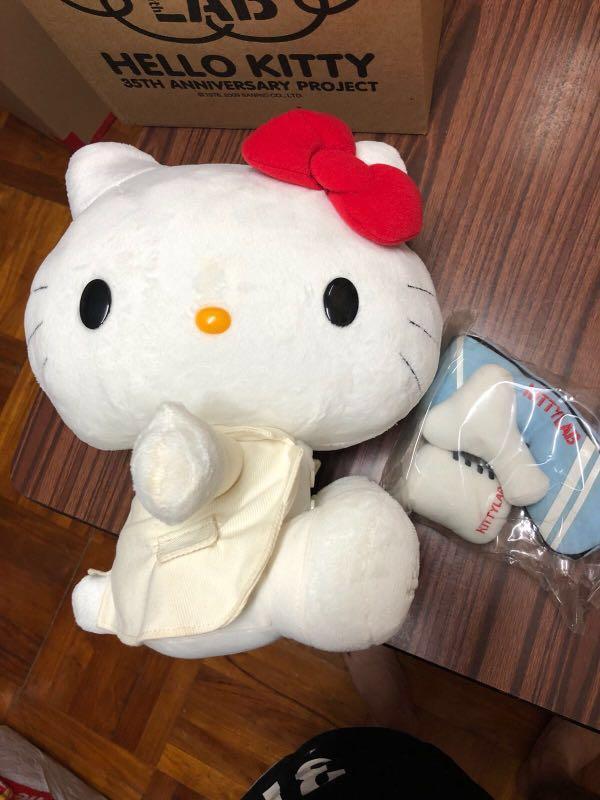 Hello Kitty Lab Expo 35th 特別版, 興趣及遊戲, 旅行, 旅遊 - 旅行必需品及用品 - Carousell