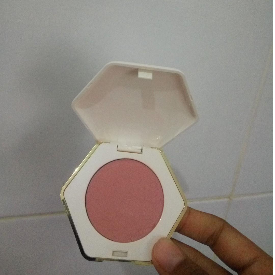 H M Cream Blush On Dusty Rose Kesehatan Kecantikan Rias Wajah Di Carousell