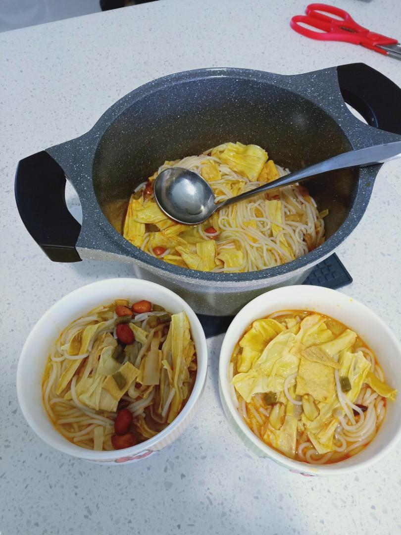 Instant Luosi Rice Noodles, Food & Drinks, Rice & Noodles on Carousell