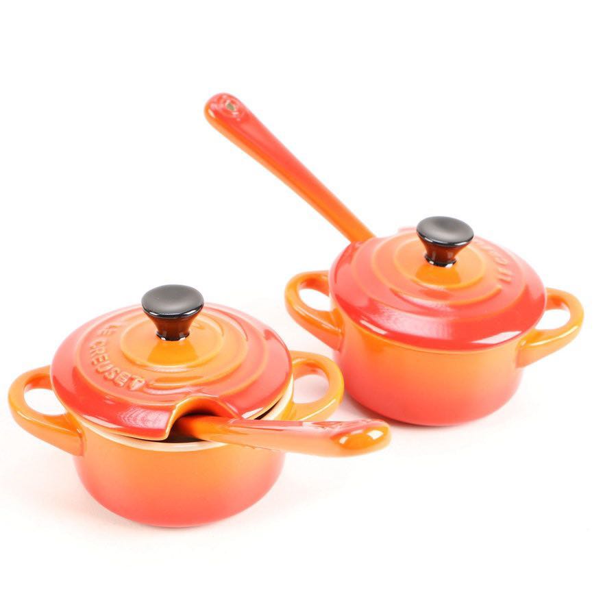 https://media.karousell.com/media/photos/products/2019/01/25/le_creuset_mini_condiment_pots_with_spoons_1548425659_a73bdfe0.jpg
