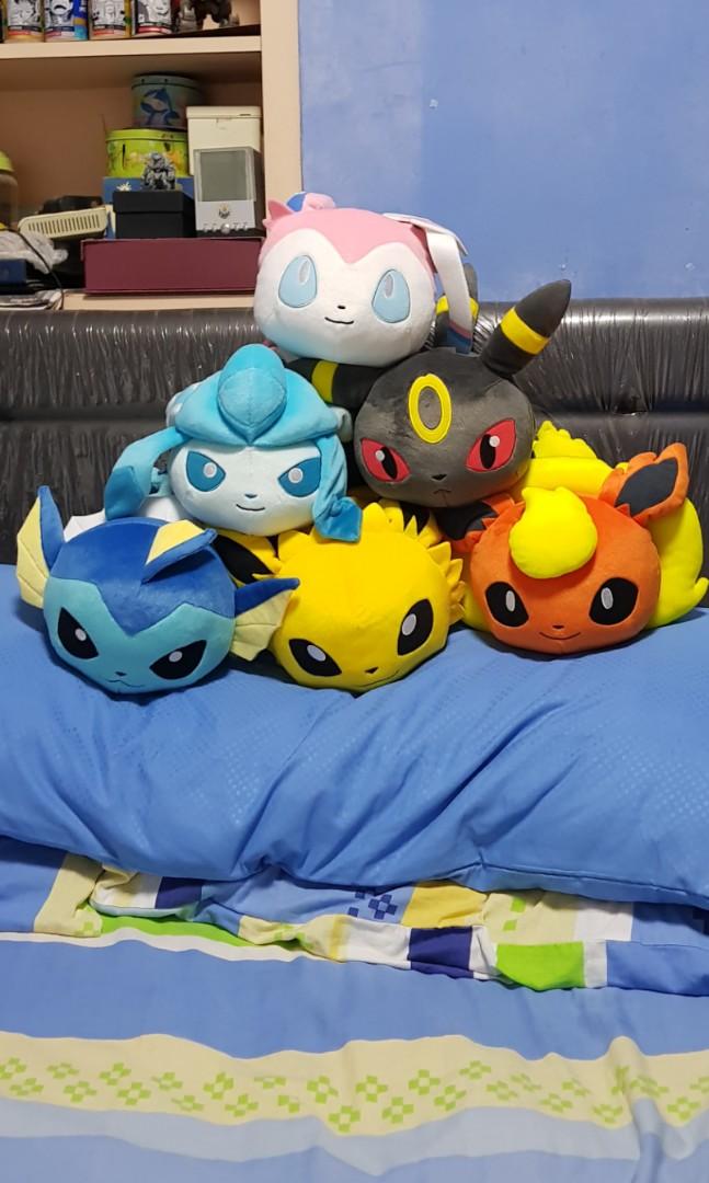 Pokemon Sylveon Glaceon Umbreon Vaporeon Flareon Jolteon Toys Games Stuffed Toys On Carousell It evolves from eevee when it is leveled up near an ice rock (from generations iv to vii) or exposed to an ice stone (in generation viii). carousell