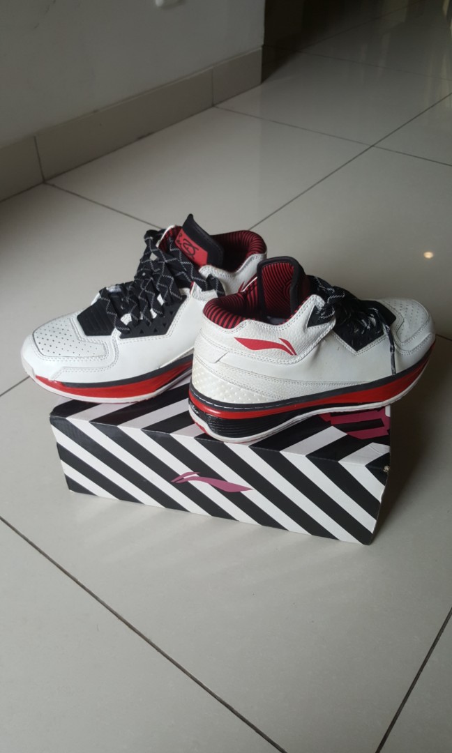 Sepatu Basket Lining Wade Original Olah Raga Perlengkapan Olahraga Lainnya Di Carousell