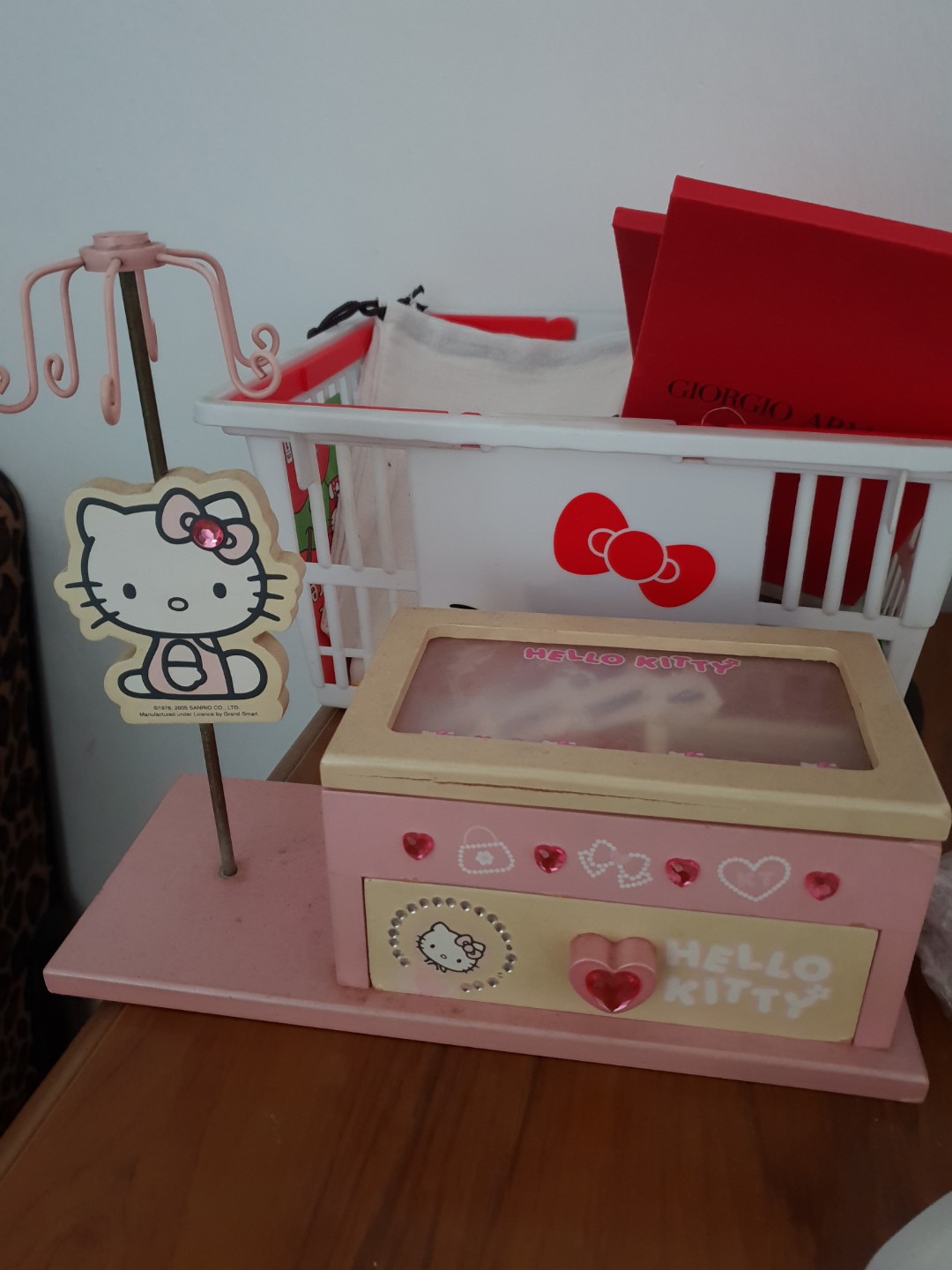 VINTAGE Hello Kitty Jewelry Box, Everything Else on Carousell