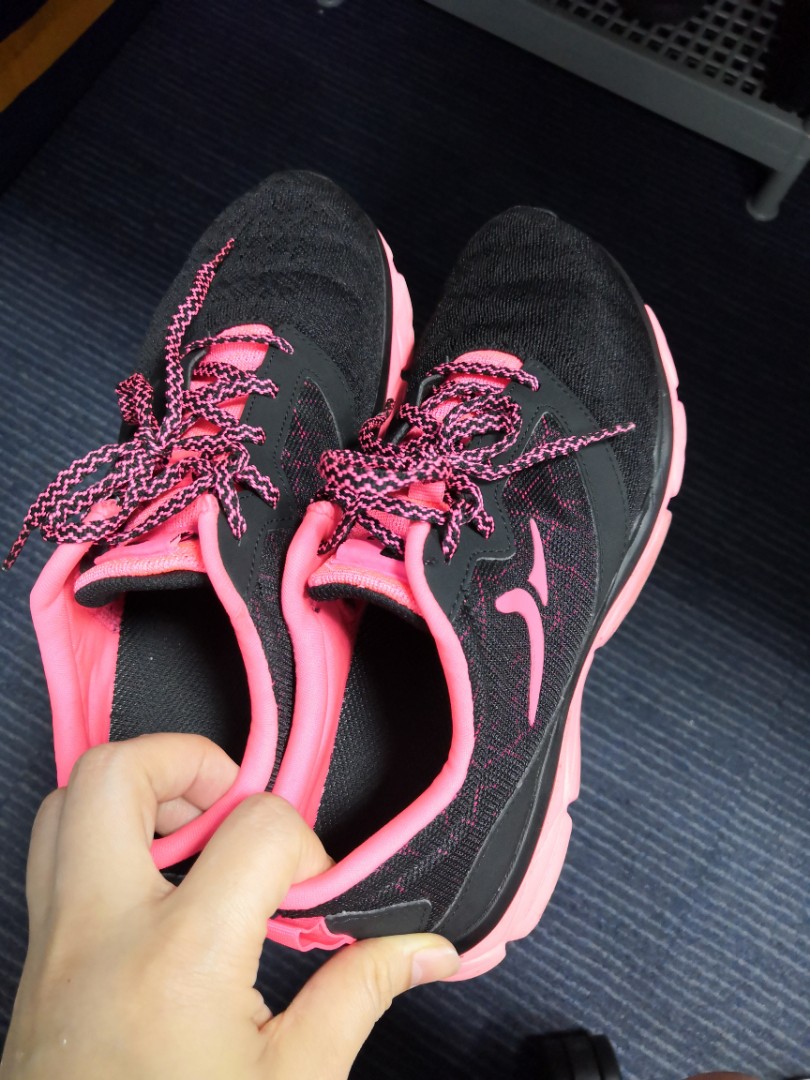 decathlon sports shoes women