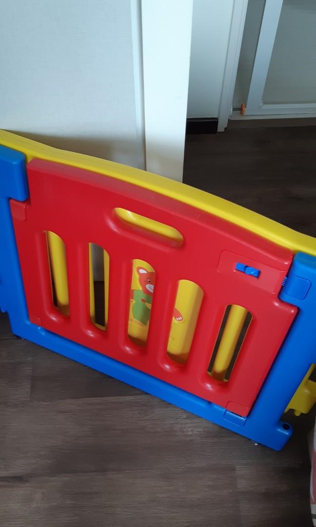 8 pieces Playpen Assembly with Door for Babies / Toddlers, Babies