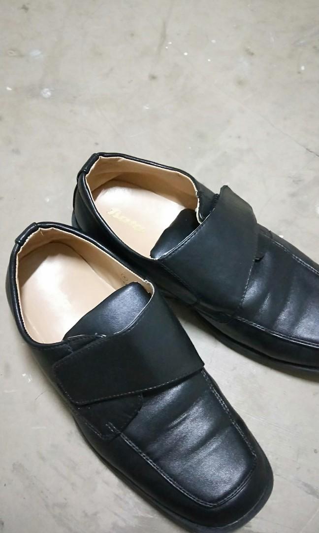 Boys Black Shoes -, size 4, Men's 