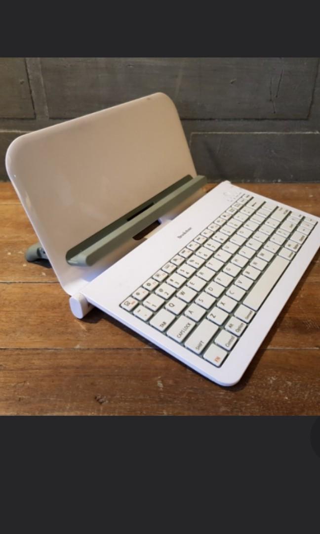 Brookstone Bluetooth keyboard tablet station, Audio, Portable Audio ...