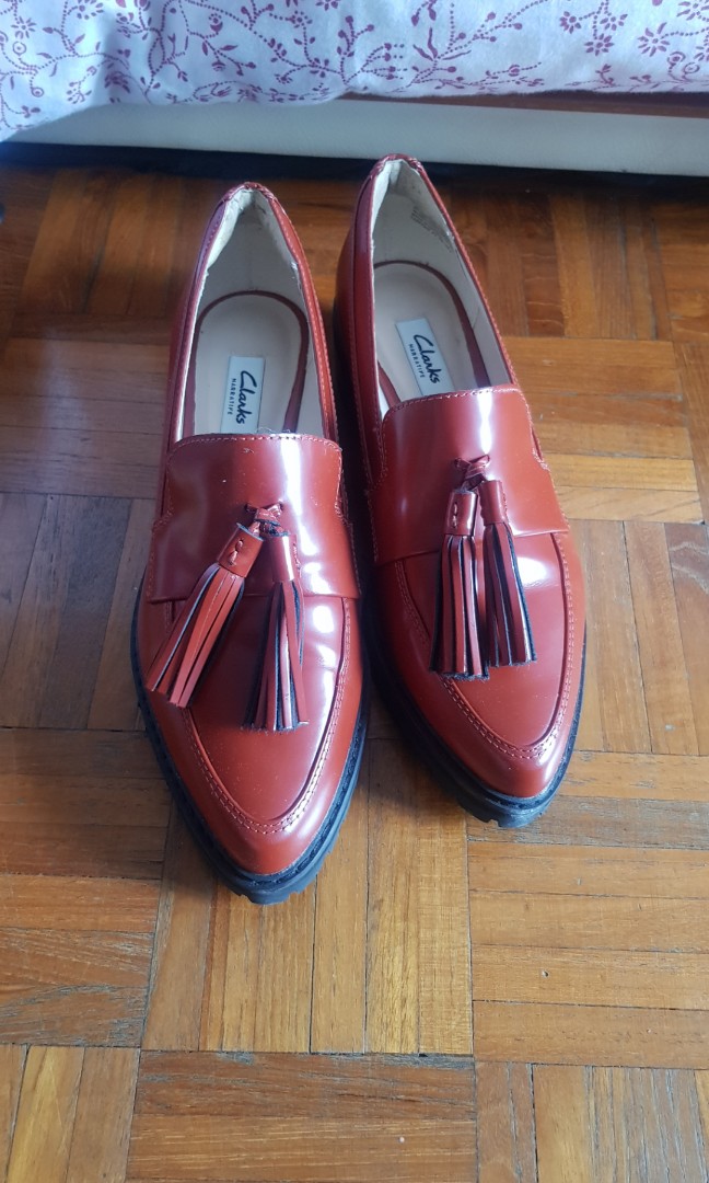 women's clarks red shoes