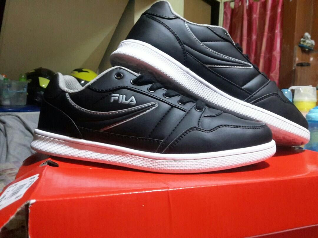 Fila black discount rubber shoes