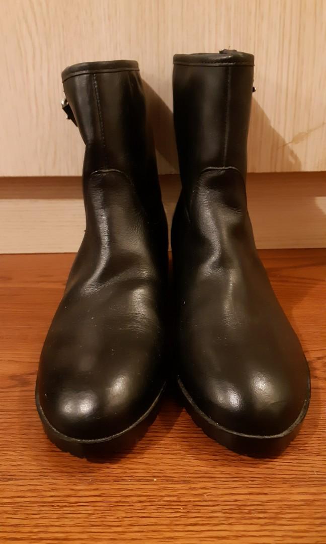 gap black boots