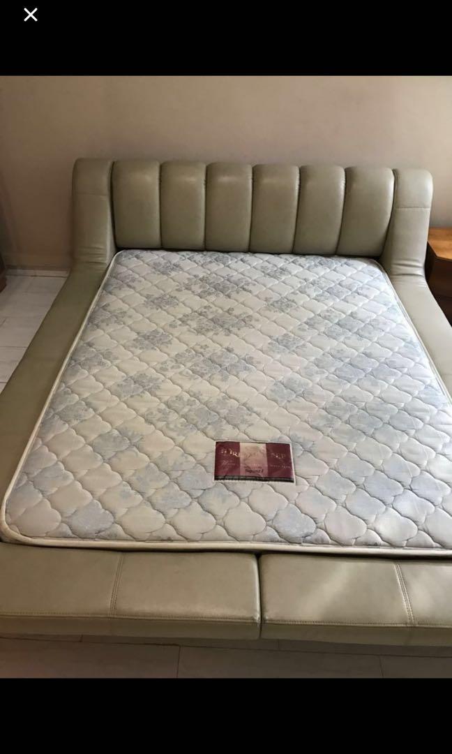Lorenzo Designer Queen Bed With Simmons Mattress Furniture Beds