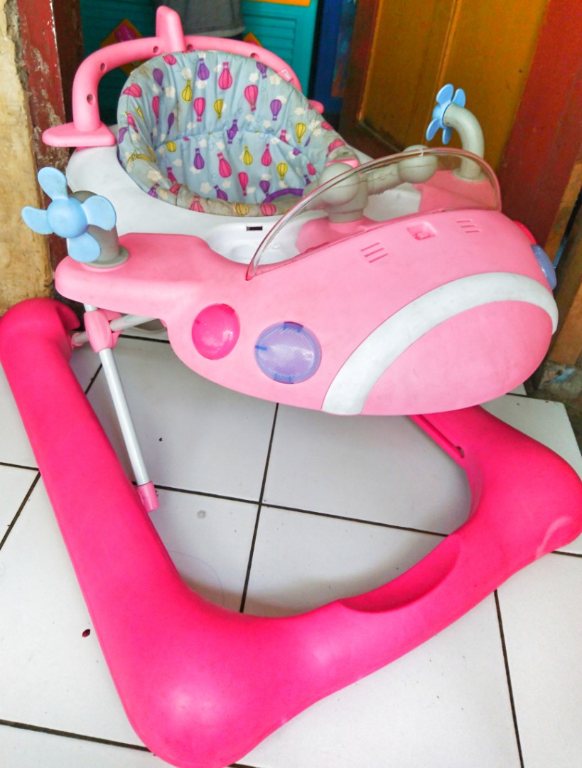 harga baby walker mothercare