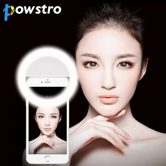 Selfie clip on light (Category: Mounts & Holders) located in Quezon City. Submitted by cheskakim (Listing ID 211876930, Image 1). Description: Tried on once. Plastic still intact. Comes as is.