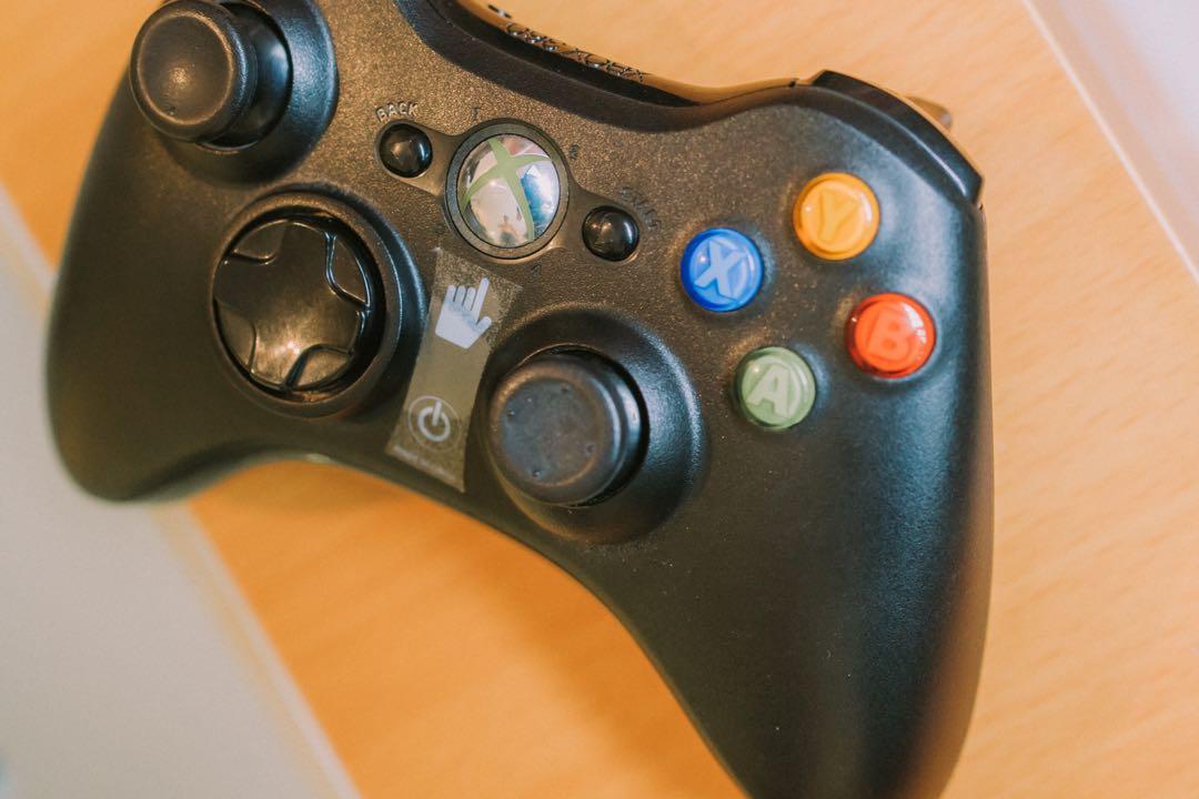 Selling Xbox 360 controller (like new), Video Gaming, Gaming
