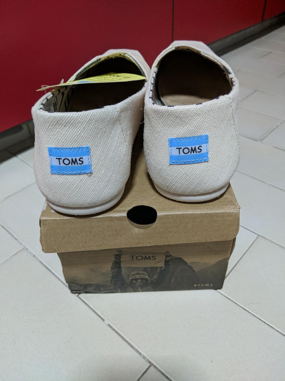 Toms antique white discount
