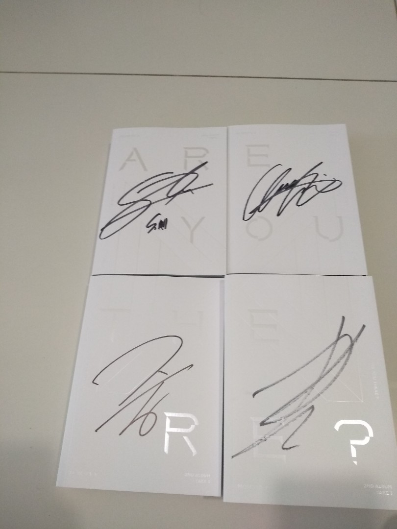 WTS) Monsta X Mwave Sign album, Hobbies & Toys, Memorabilia