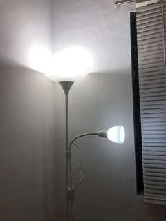 Lampu ruangan putih