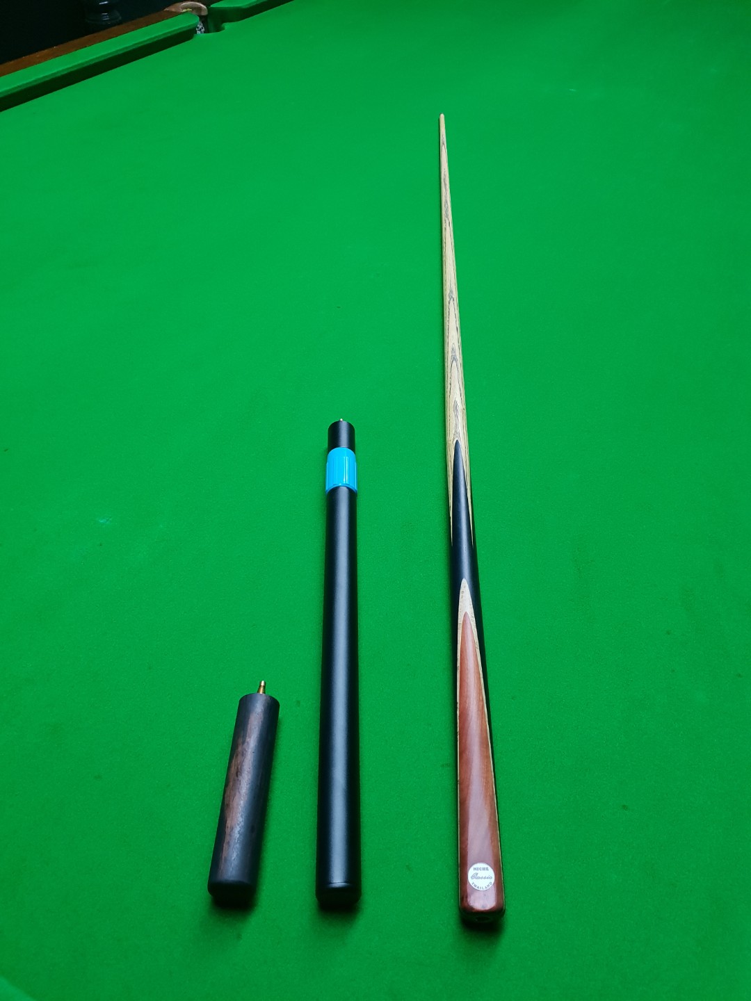 2 PIECE 57 INCH ASH POOL/SNOOKER CUE WITH HARD CASE 