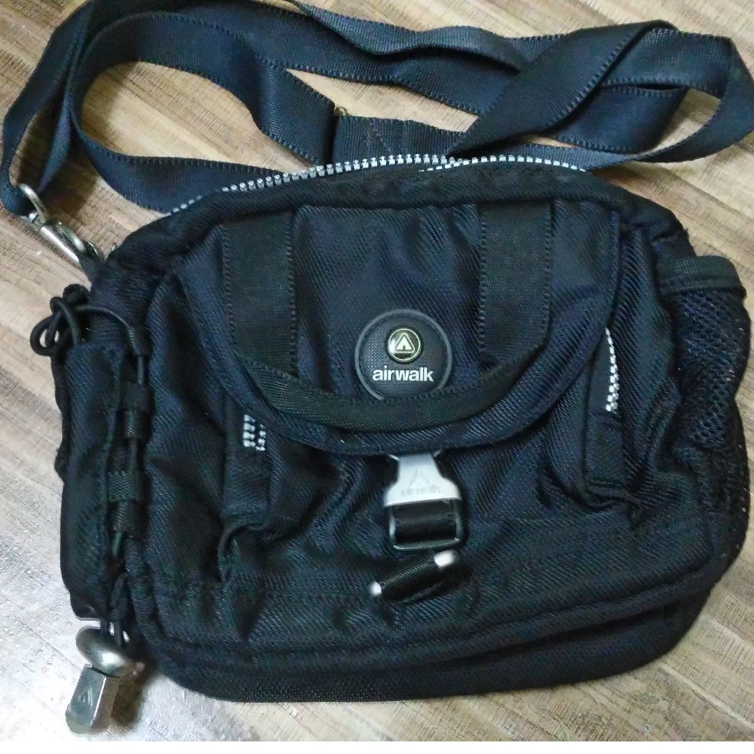 airwalk sling bag price